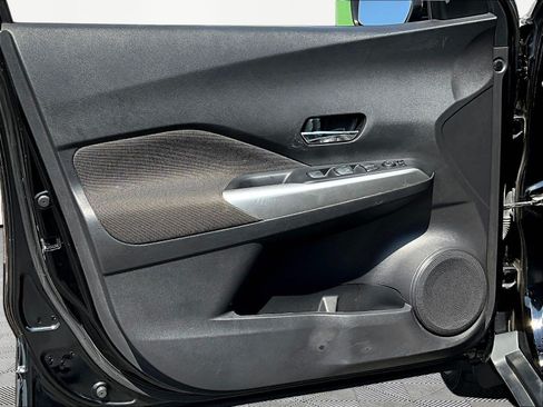 Used 2018 Nissan Kicks SV FWD image 19