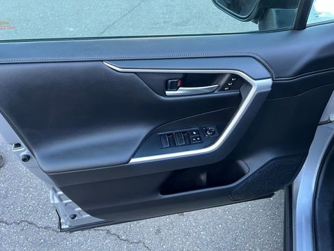 Used 2020 Toyota RAV4 Limited image 24