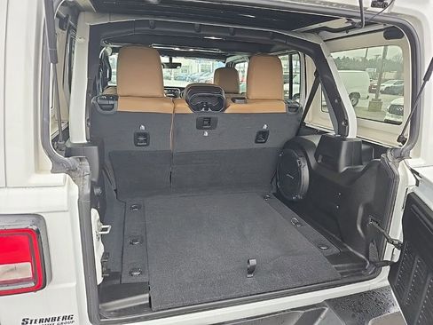 Used 2022 Jeep Wrangler Unlimited Sahara w/ Cold Weather Group image 26