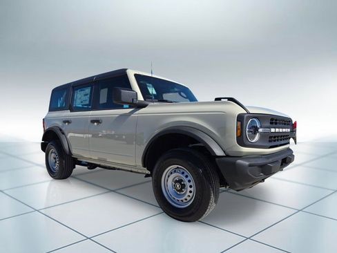 New 2026 Ford Bronco 4-Door AWD/4WD image 2