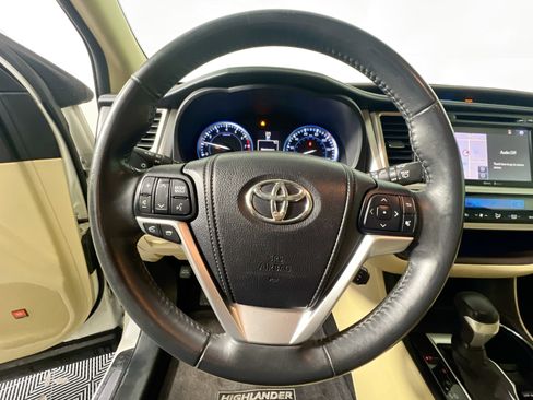 Used 2014 Toyota Highlander Limited image 17