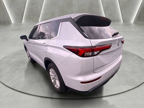Used 2024 Mitsubishi Outlander ES AWD/4WD image 5