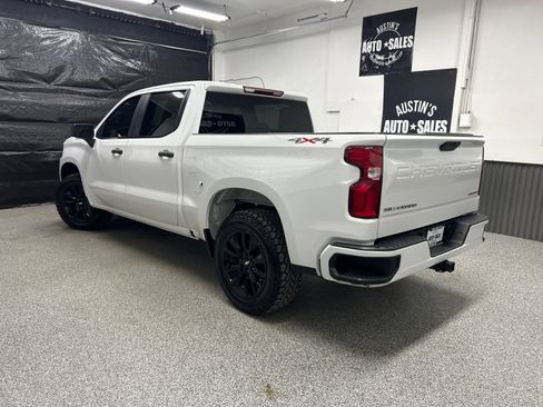 Used 2020 Chevrolet Silverado 1500 Custom w/ Custom Value Package AWD/4WD image 4