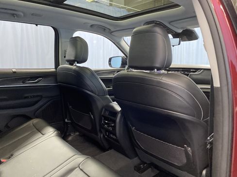 Certified 2023 Jeep Grand Cherokee Limited w/ Luxury Tech Group II image 38