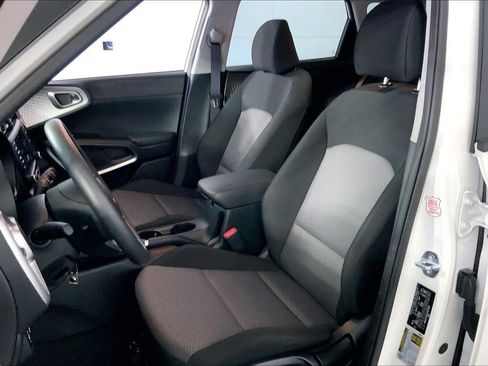 Certified 2025 Kia Soul LX w/ LX Technology Package FWD image 22
