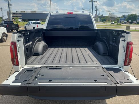Used 2025 Ford F150 Platinum w/ FX4 Off-Road Package AWD/4WD image 7