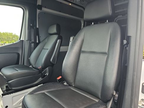 Used 2025 Mercedes-Benz Sprinter 2500 image 19