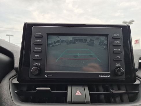 Used 2020 Toyota RAV4 LE FWD image 23