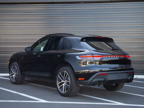 Certified 2026 Porsche Macan AWD/4WD image 3