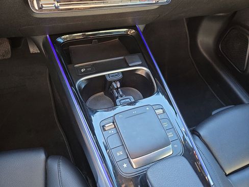 Used 2021 Mercedes-Benz GLB 250 w/ Premium Package image 22