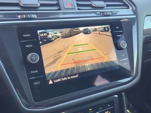 Used 2024 Volkswagen Tiguan SE R-Line image 8