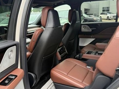 Used 2025 Lincoln Aviator Reserve w/ Equipment Group 201A AWD/4WD image 26