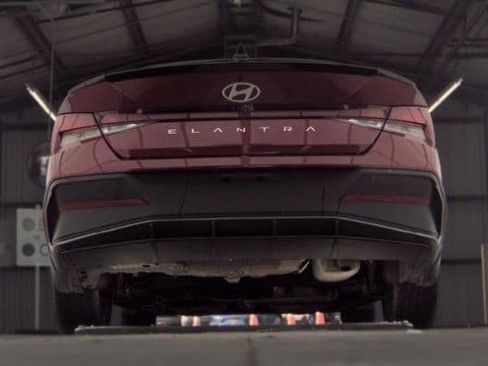 Used 2025 Hyundai Elantra Sport FWD image 7