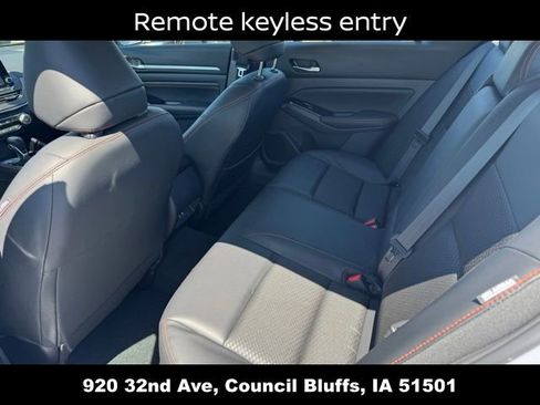 Used 2023 Nissan Altima 2.5 SR FWD image 12