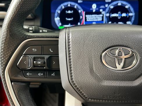 Used 2025 Toyota Tacoma TRD Off-Road AWD/4WD image 17