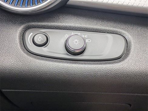 Certified 2025 Chevrolet Trax LT w/ LT Convenience Package image 28