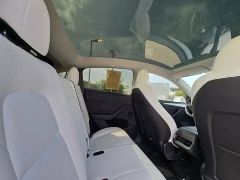 Used 2023 Tesla Model Y Long Range AWD/4WD image 27