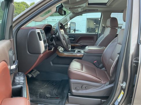 Used 2015 Chevrolet Silverado 2500 High Country w/ Duramax Plus Package AWD/4WD image 6
