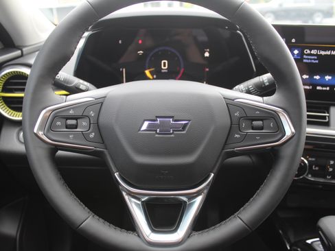 New 2026 Chevrolet Trax ACTIV w/ Sunroof Package FWD image 12