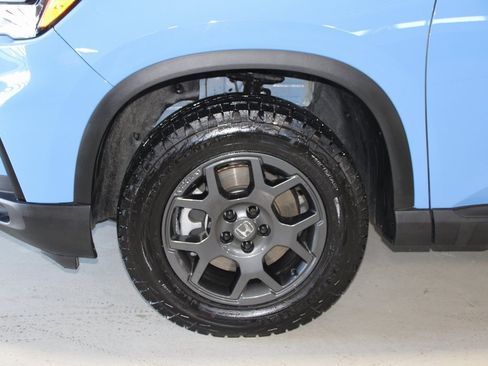 Used 2025 Honda Pilot TrailSport image 6