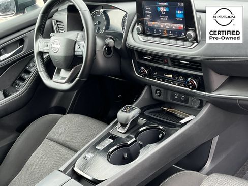 Certified 2025 Nissan Rogue SV FWD image 9