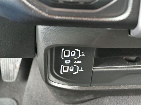 Used 2025 RAM 2500 Big Horn AWD/4WD image 25