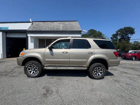 Used 2006 Toyota Sequoia SR5 AWD/4WD image 4