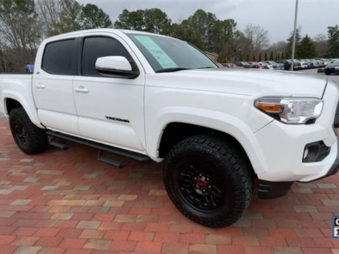 Used 2023 Toyota Tacoma SR5 image 3