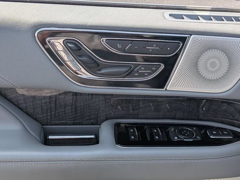 Used 2021 Lincoln Navigator Reserve AWD/4WD image 11