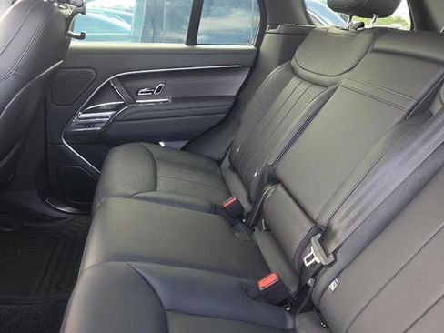 Used 2025 Land Rover Range Rover SE image 9