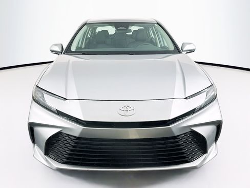 Used 2025 Toyota Camry LE FWD image 2
