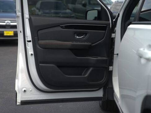 Used 2025 Honda Pilot Sport image 30