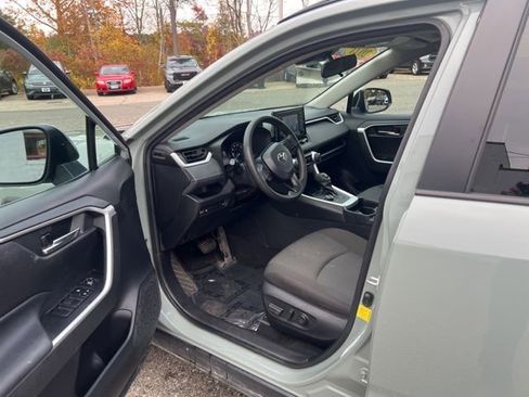 Used 2021 Toyota RAV4 XLE w/ Convenience Package image 24