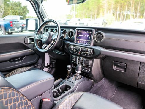 Used 2020 Jeep Wrangler Unlimited Sahara AWD/4WD image 9