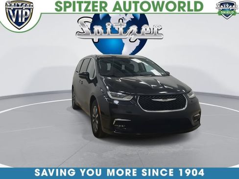 Used 2024 Chrysler Pacifica Limited FWD image 3