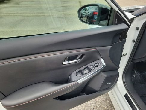 Used 2024 Nissan Sentra SR w/ SR Premium Package image 19