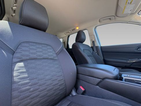 Used 2025 Nissan Pathfinder SV FWD image 8