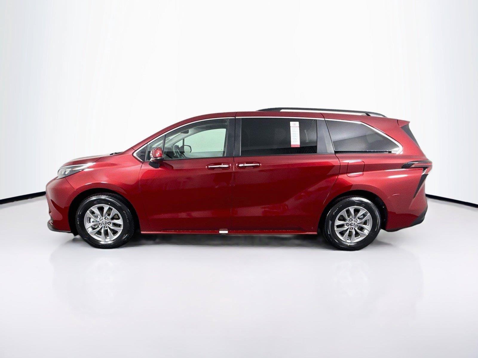 Certified 2026 Toyota Sienna XLE FWD image 14