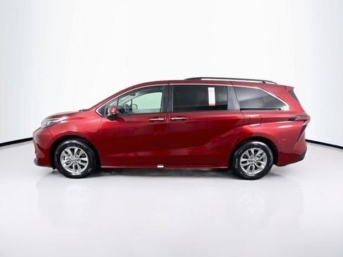 Certified 2026 Toyota Sienna XLE FWD image 14