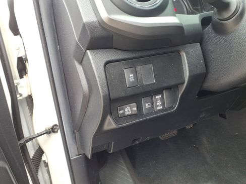 Used 2022 Toyota Tacoma TRD Off-Road AWD/4WD image 15