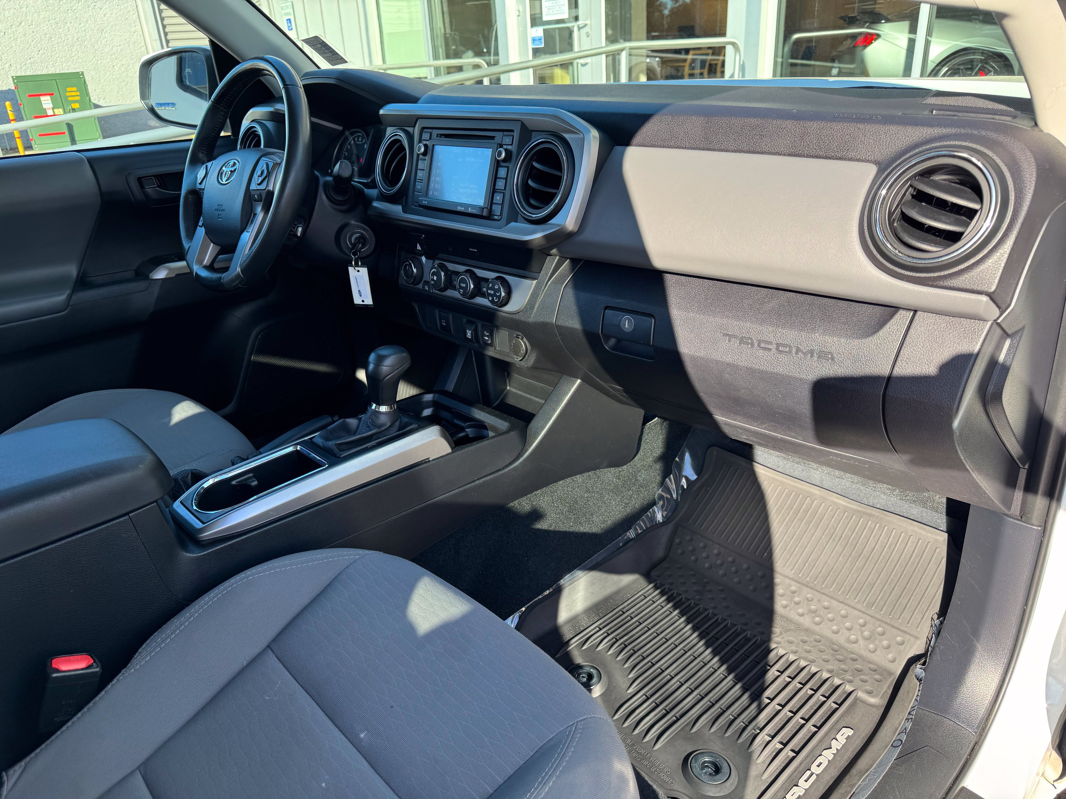 Used 2019 Toyota Tacoma SR5 AWD/4WD image 23