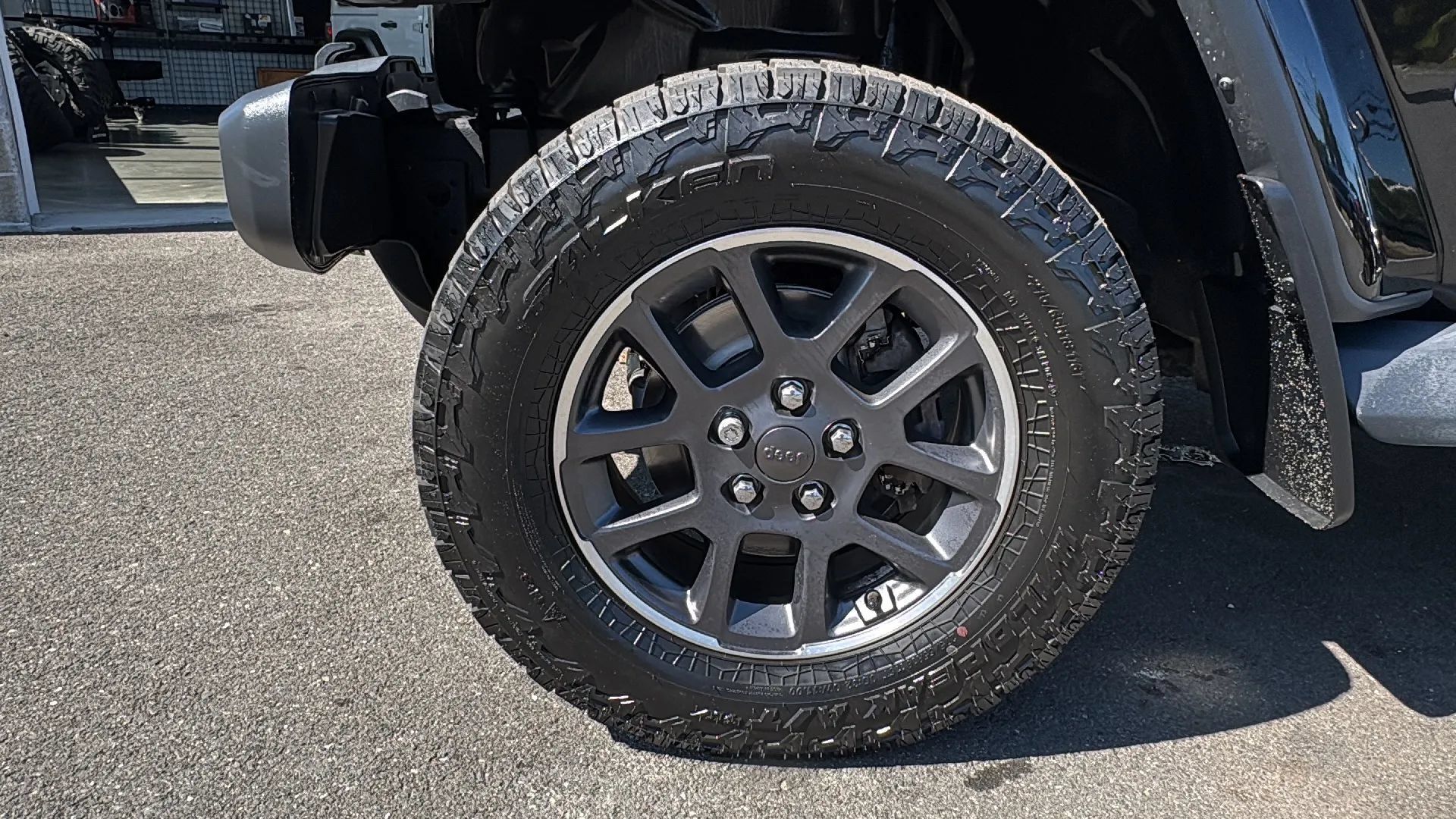 Used 2020 Jeep Gladiator Overland AWD/4WD image 16