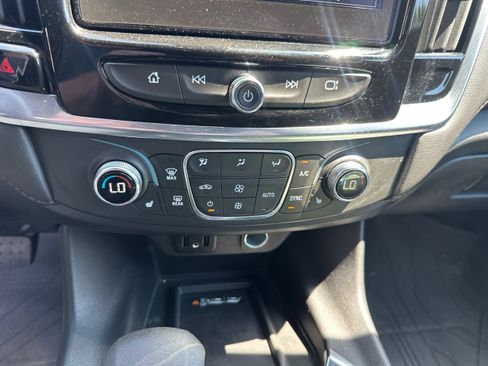 Used 2023 Chevrolet Traverse LT w/ LPO, Floor Liner Package AWD/4WD image 31