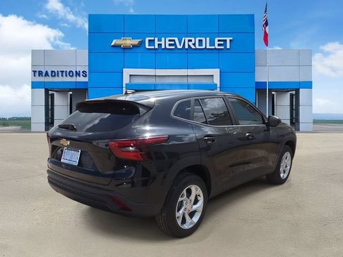 New 2026 Chevrolet Trax LS w/ LS Convenience Package FWD image 9