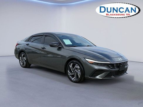 Used 2025 Hyundai Elantra Sport image 1