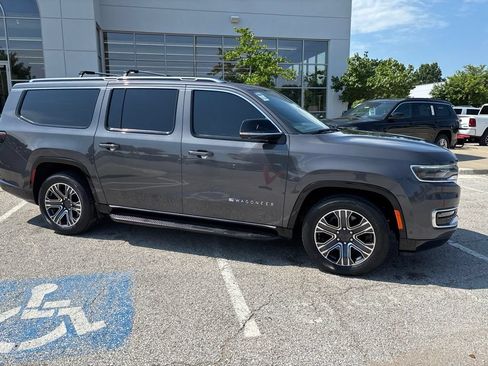 Used 2023 Jeep Wagoneer L 4WD w/ Premium Group I image 34