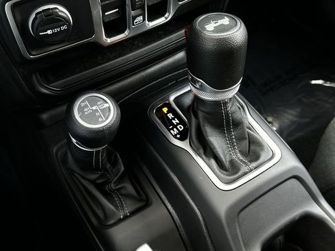 Used 2025 Jeep Wrangler Unlimited Sahara w/ Safety Group AWD/4WD image 20