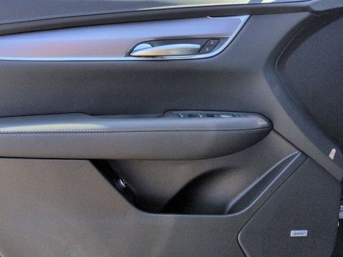 New 2025 Cadillac XT5 Luxury image 10