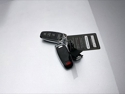 Used 2025 Audi A8 L 3.0T image 14