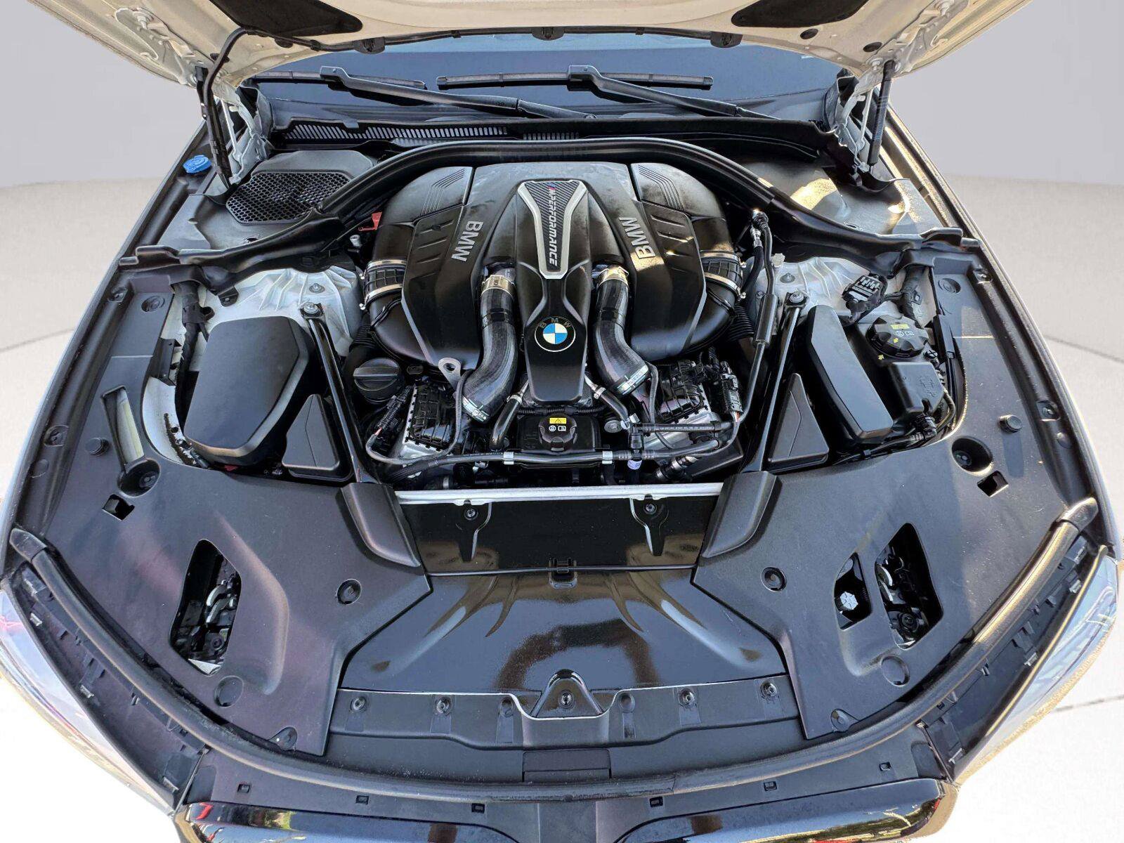 Used 2019 BMW M550i xDrive AWD/4WD image 45
